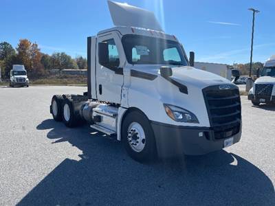 Freightliner Cascadia 126 Day Cab Truck - 435HP, 12 Speed Automatic