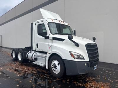 Freightliner Cascadia 126 Day Cab Truck - 435HP, 12 Speed Automatic