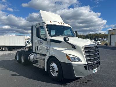 Freightliner Cascadia 126 Day Cab Truck - 435HP, 12 Speed Automatic