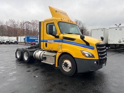 Freightliner Cascadia 126 Day Cab Truck - 435HP, 12 Speed Automatic