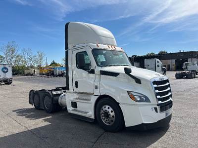 Freightliner Cascadia 126 Day Cab Truck - 435HP, 12 Speed Automatic