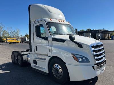 Freightliner Cascadia 126 Day Cab Truck - 435HP, 12 Speed Automatic