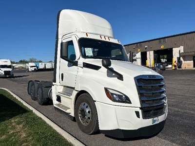 Freightliner Cascadia 126 Day Cab Truck - 435HP, 12 Speed Automatic