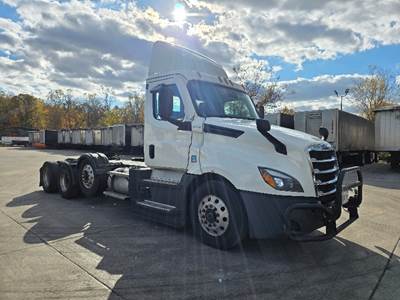 Freightliner Cascadia 126 Day Cab Truck - 475HP, 12 Speed Automatic