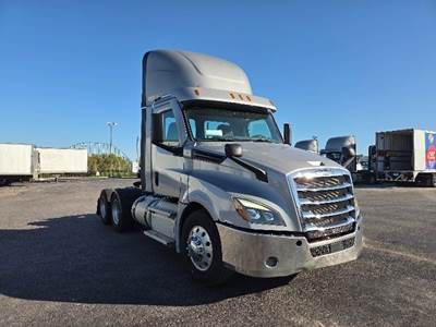 Freightliner Cascadia 126 Day Cab Truck - 450HP, 12 Speed Automatic