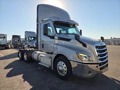 Freightliner Cascadia 126 Day Cab Truck - 450HP, 12 Speed Automatic