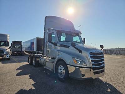 Freightliner Cascadia 126 Day Cab Truck - 450HP, 12 Speed Automatic