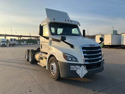 Freightliner Cascadia 126 Day Cab Truck - 435HP, 12 Speed Automatic