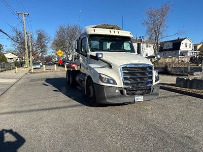 Freightliner T12664ST Day Cab Truck - 435HP, 12 Speed Automatic