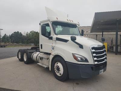 Freightliner Cascadia 126 Day Cab Truck - 435HP, 12 Speed Automatic