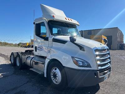 Freightliner T12664ST Day Cab Truck - 435HP, 12 Speed Automatic