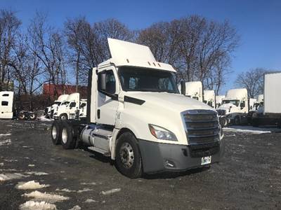 Freightliner Cascadia 126 Day Cab Truck - 455HP, 10 Speed Manual