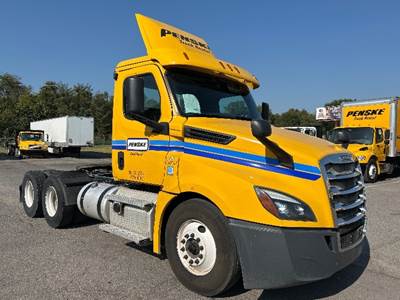 Freightliner Cascadia 126 Day Cab Truck - 435HP, 12 Speed Automatic