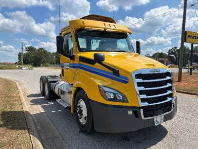 Freightliner Cascadia 126 Day Cab Truck - 435HP, 12 Speed Automatic