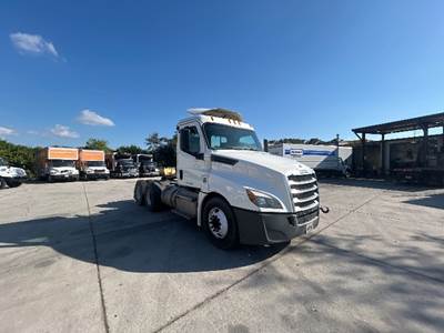 Freightliner Cascadia 126 Day Cab Truck - 435HP, 10 Speed Manual