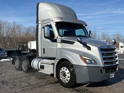 Freightliner Cascadia 126 Day Cab Truck - 455HP, 12 Speed Automatic
