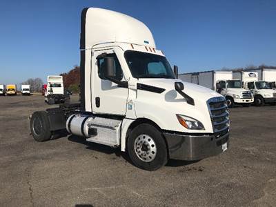 Freightliner Cascadia 126 Single Axle Day Cab Truck - 455HP, 12 Speed Automatic