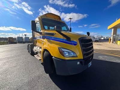 Freightliner Cascadia 126 Day Cab Truck - 435HP, 12 Speed Automatic