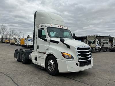 Freightliner Cascadia 126 Day Cab Truck - 435HP, 12 Speed Automatic