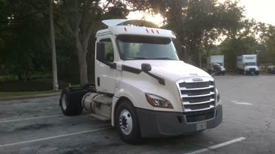 Freightliner Cascadia 126 Single Axle Day Cab Truck - 410HP, 12 Speed Automatic