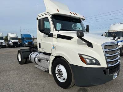 Freightliner Cascadia 126 Single Axle Day Cab Truck - 410HP, 12 Speed Automatic