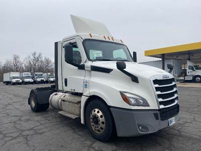 Freightliner Cascadia 126 Single Axle Day Cab Truck - 450HP, 12 Speed Automatic