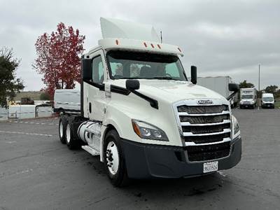 Freightliner Cascadia 126 Day Cab Truck - 435HP, 12 Speed Automatic