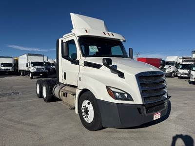 Freightliner Cascadia 126 Day Cab Truck - 435HP, 12 Speed Automatic