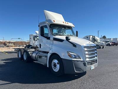 Freightliner Cascadia 126 Day Cab Truck - 435HP, 12 Speed Automatic