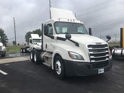 Freightliner T12664ST Day Cab Truck - 455HP, 12 Speed Automatic