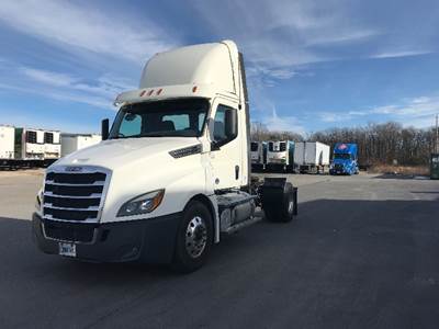 Freightliner Cascadia 126 Single Axle Day Cab Truck - 410HP, 10 Speed Manual