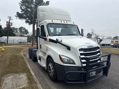 Freightliner Cascadia 126 Day Cab Truck - 410HP, 12 Speed Automatic