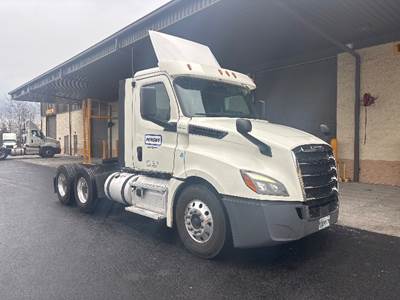 Freightliner Cascadia 126 Day Cab Truck - 435HP, 12 Speed Automatic