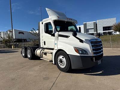 Freightliner Cascadia 126 Day Cab Truck - 435HP, 12 Speed Automatic