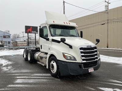 Freightliner Cascadia 126 Day Cab Truck - 435HP, 12 Speed Automatic