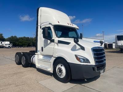 Freightliner Cascadia 126 Day Cab Truck - 400HP, 12 Speed Automatic