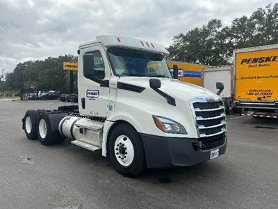 Freightliner Cascadia 126 Day Cab Truck - Cummins 400HP, 13 Speed Automatic
