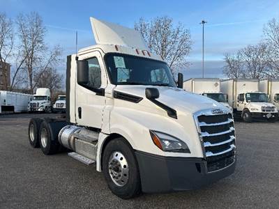 Freightliner Cascadia 126 Day Cab Truck - 435HP, 12 Speed Automatic
