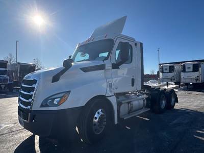 Freightliner Cascadia 126 Day Cab Truck - 455HP, 12 Speed Automatic