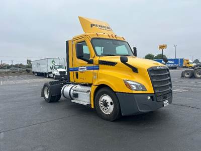 Freightliner Cascadia 126 Single Axle Day Cab Truck - 410HP, 12 Speed Automatic