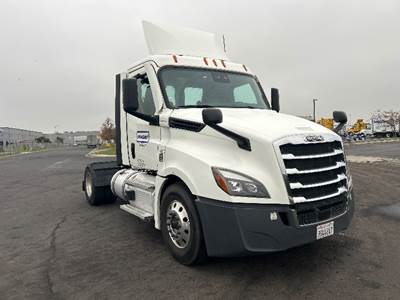 Freightliner Cascadia 126 Single Axle Day Cab Truck - 450HP, 12 Speed Automatic