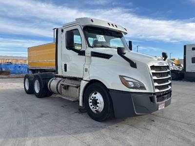Freightliner Cascadia 126 Day Cab Truck - 435HP, 12 Speed Automatic