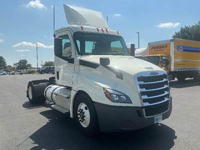 Freightliner Cascadia 126 Single Axle Day Cab Truck - 410HP, 12 Speed Automatic