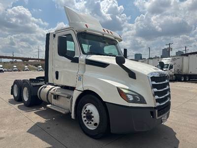Freightliner Cascadia 126 Day Cab Truck - 435HP, 12 Speed Automatic