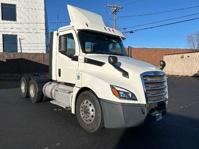 Freightliner Cascadia 126 Day Cab Truck - 435HP, 12 Speed Automatic