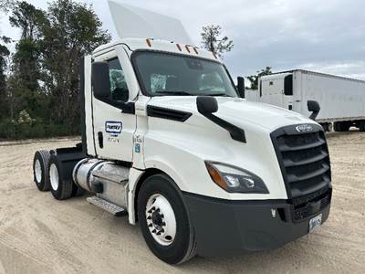 Freightliner Cascadia 126 Day Cab Truck - 455HP, 12 Speed Automatic