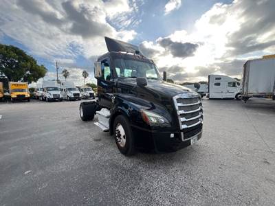 Freightliner Cascadia 126 Single Axle Day Cab Truck - 410HP, 12 Speed Automatic