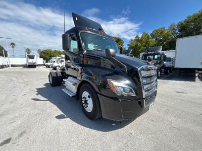 Freightliner Cascadia 126 Single Axle Day Cab Truck - 410HP, 12 Speed Automatic