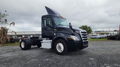 Freightliner Cascadia 126 Single Axle Day Cab Truck - 410HP, 12 Speed Automatic