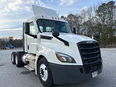 Freightliner Cascadia 126 Day Cab Truck - 435HP, 12 Speed Automatic